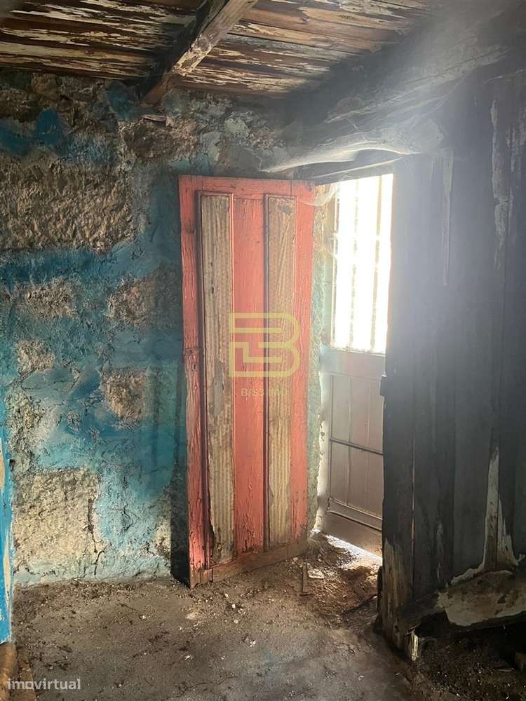 CASA em PEDRA com TERRENO para RECUPERAR ao Seu Gosto! - Grande imagem: 5/31