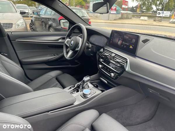 BMW Seria 5 540i xDrive - 13