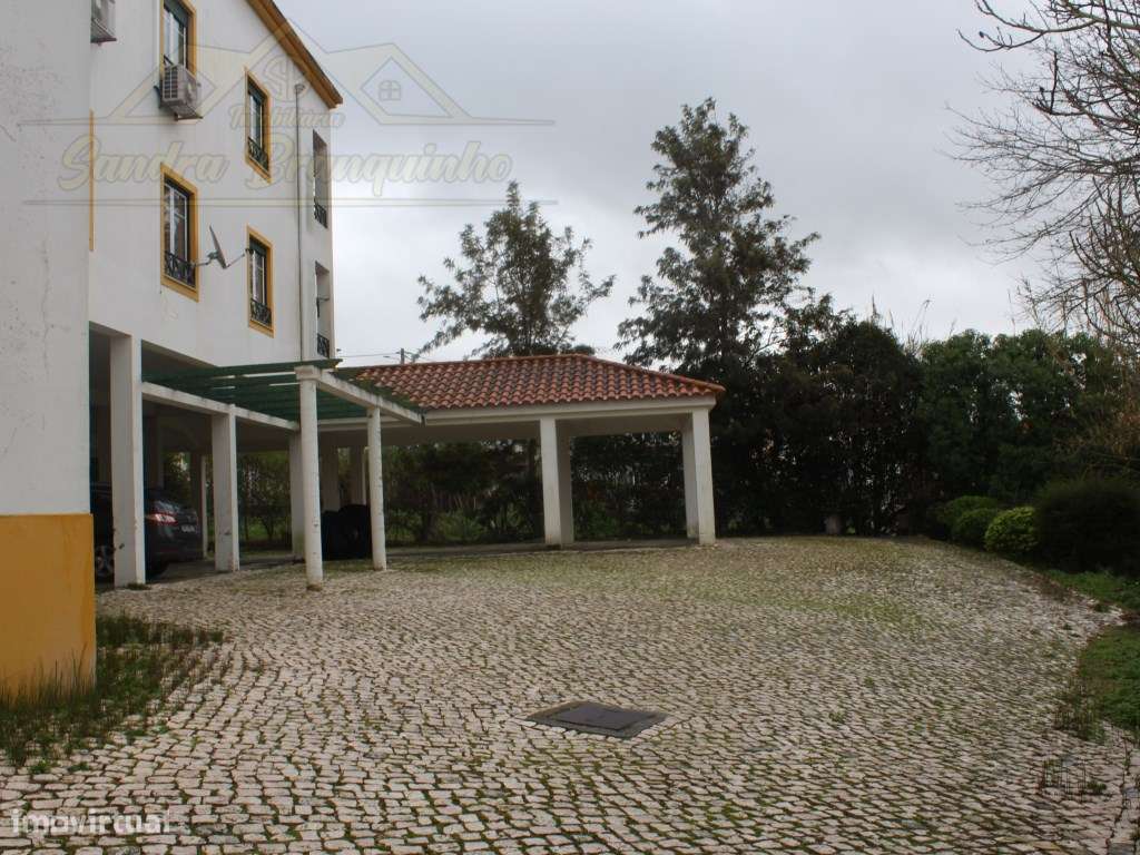 Apartamento T2 com garagem a 10min da praia-43