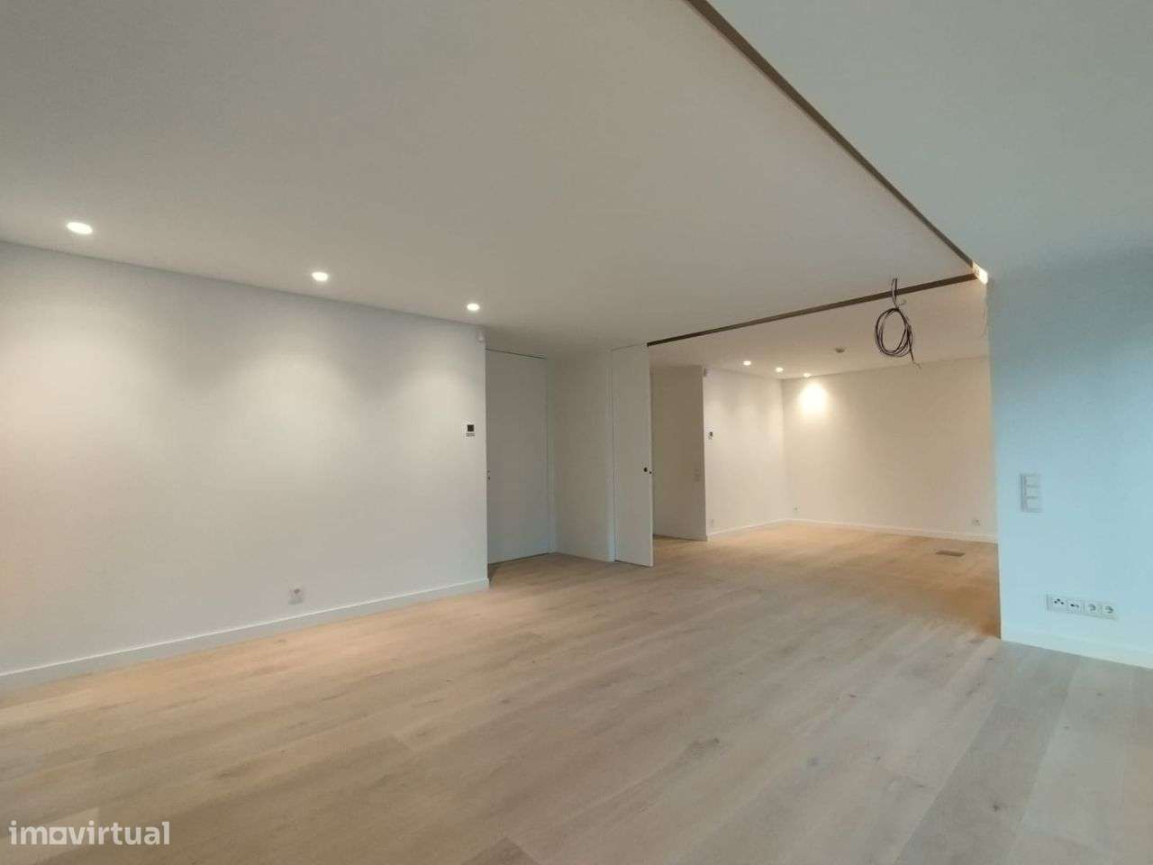 Moradia de Luxo a Estrear no Coração da Quinta da Marinha Sul-21