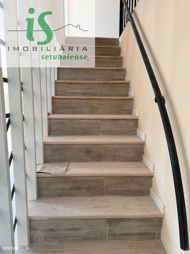MORADIA T4 TRANSFORMADA EM T3 | TOTALMENTE REMODELADA | CASAL DE FIGUE-14