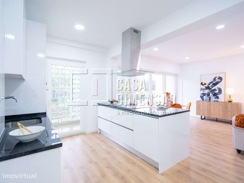 Apartamento de tipologia T3 com varanda, mobilado e equipado em Ben...-21