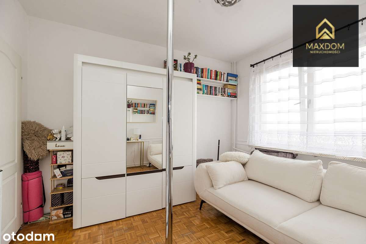 Przy samym wejściu do Metra Płocka + parking-4