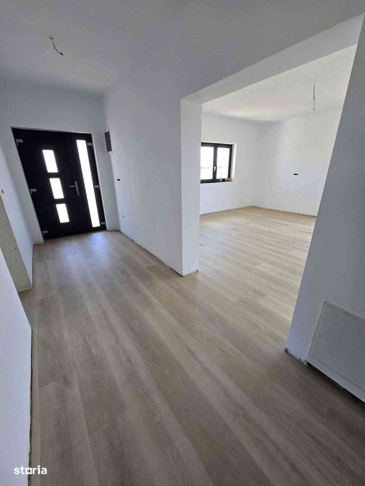 Casa de vânzare - Imagine principală: 5/16