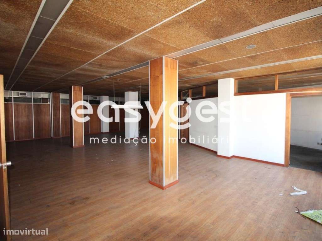 Loja em Coimbra junto à Avenida Sá da Bandeira com 550m2 - Grande imagem: 2/7