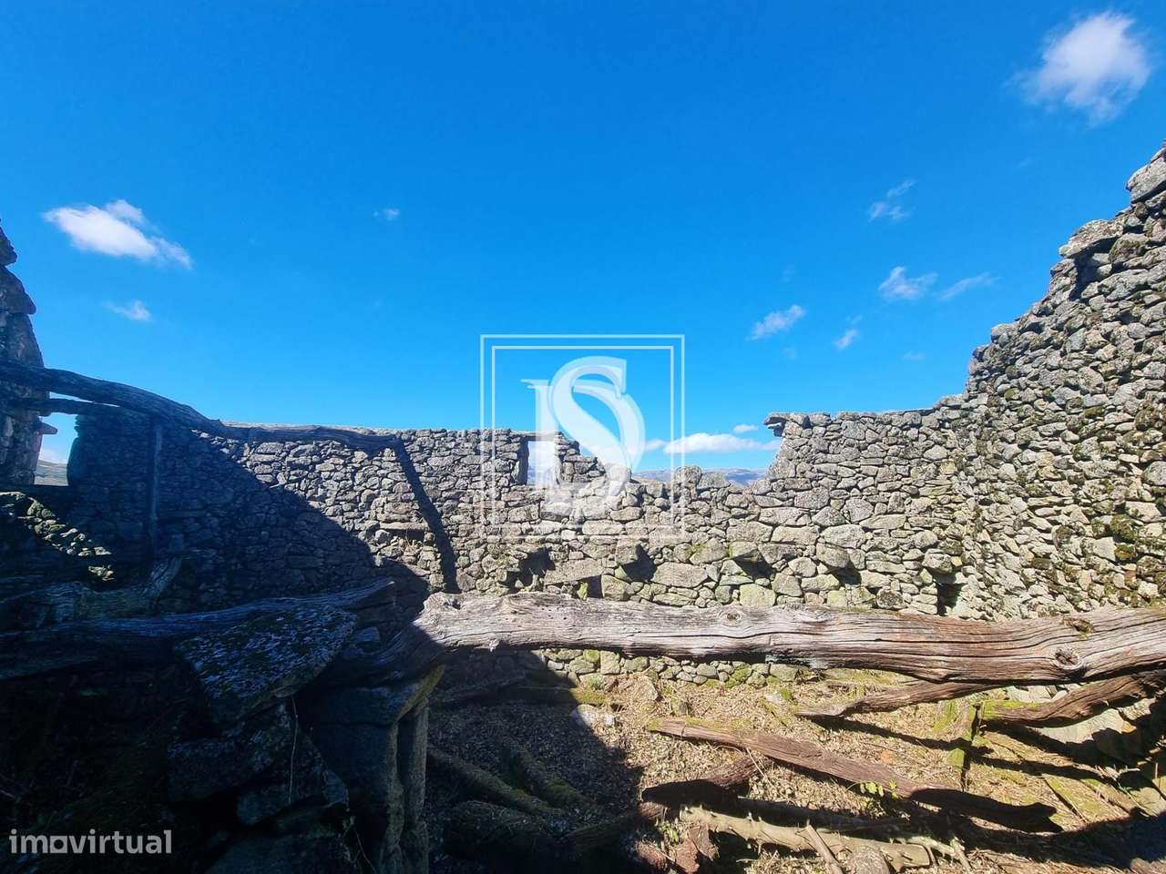 Moradia para Restaurar T3 situada em Campos, UDF de Ruivães e Campos,-14