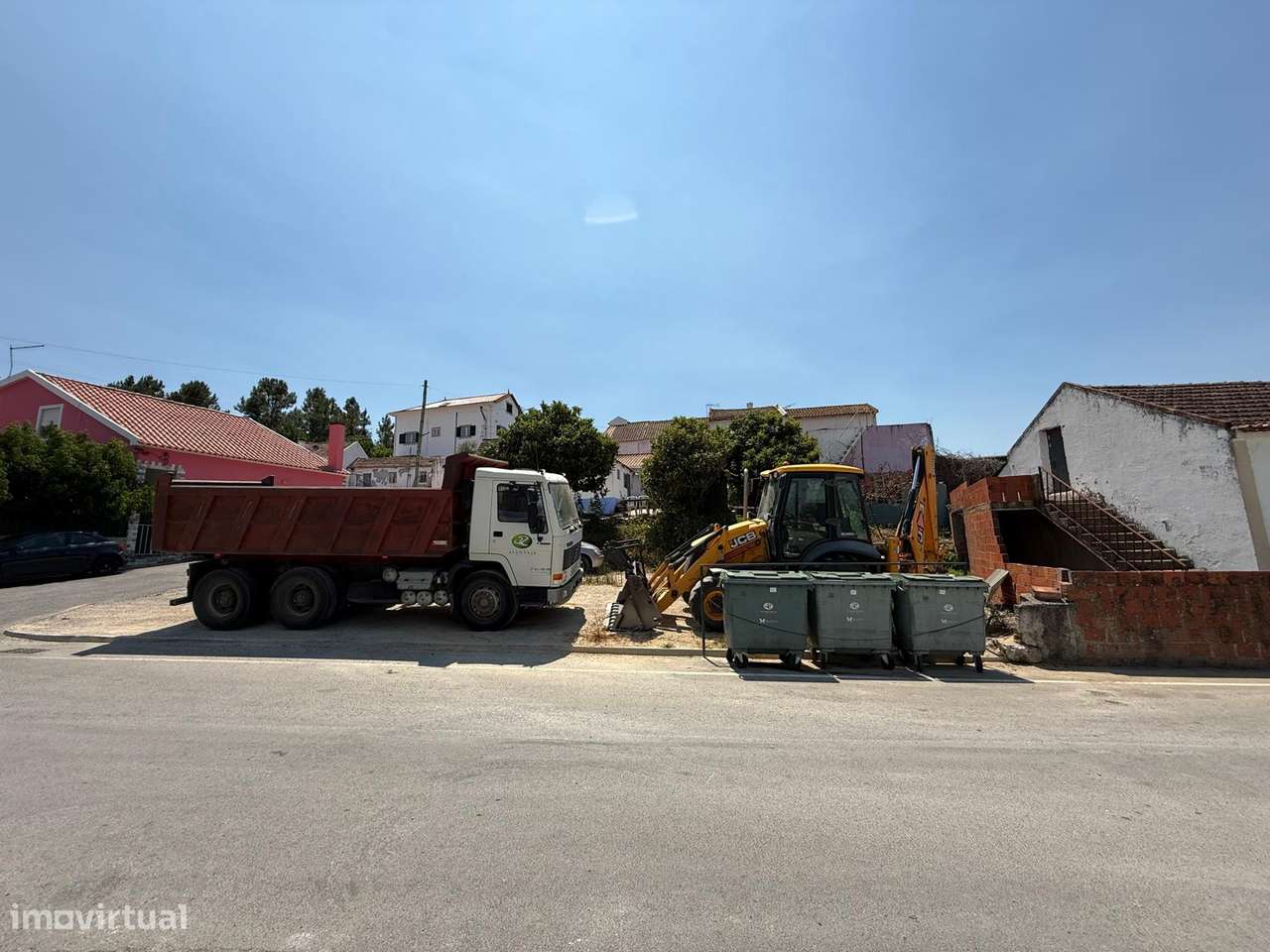 Apresento terreno junto ao centro de Aveiras de Cima-3