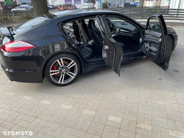 Porsche Panamera GTS - 8