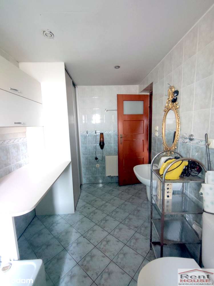 Wolnostojący dom, 3 mieszkania 2 pok, do remontu-18