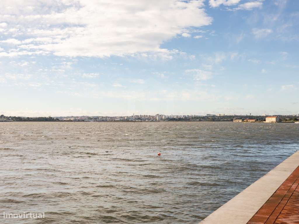 Predio no centro historico do seixal-42