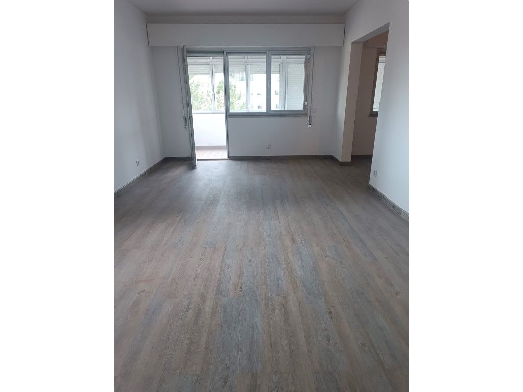 Apartamento T3 - Santo António Cavaleiros, Loures