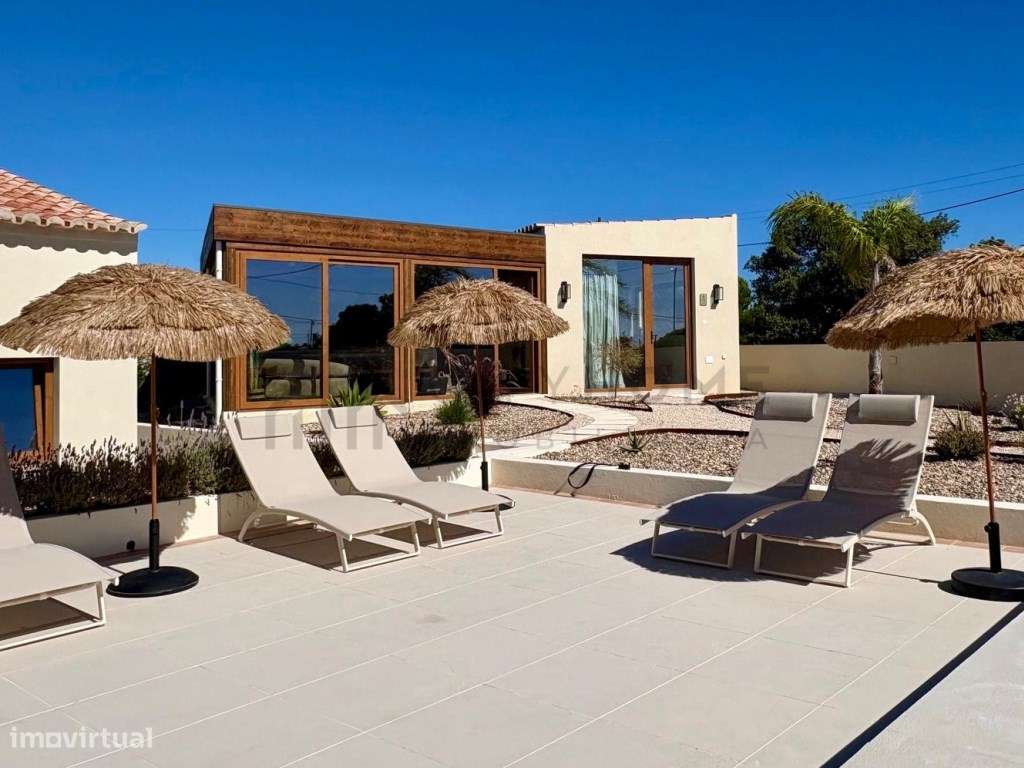 MORADIA DE CHARME COM 4 SUITES INDEPENDENTES E PISCINA-3