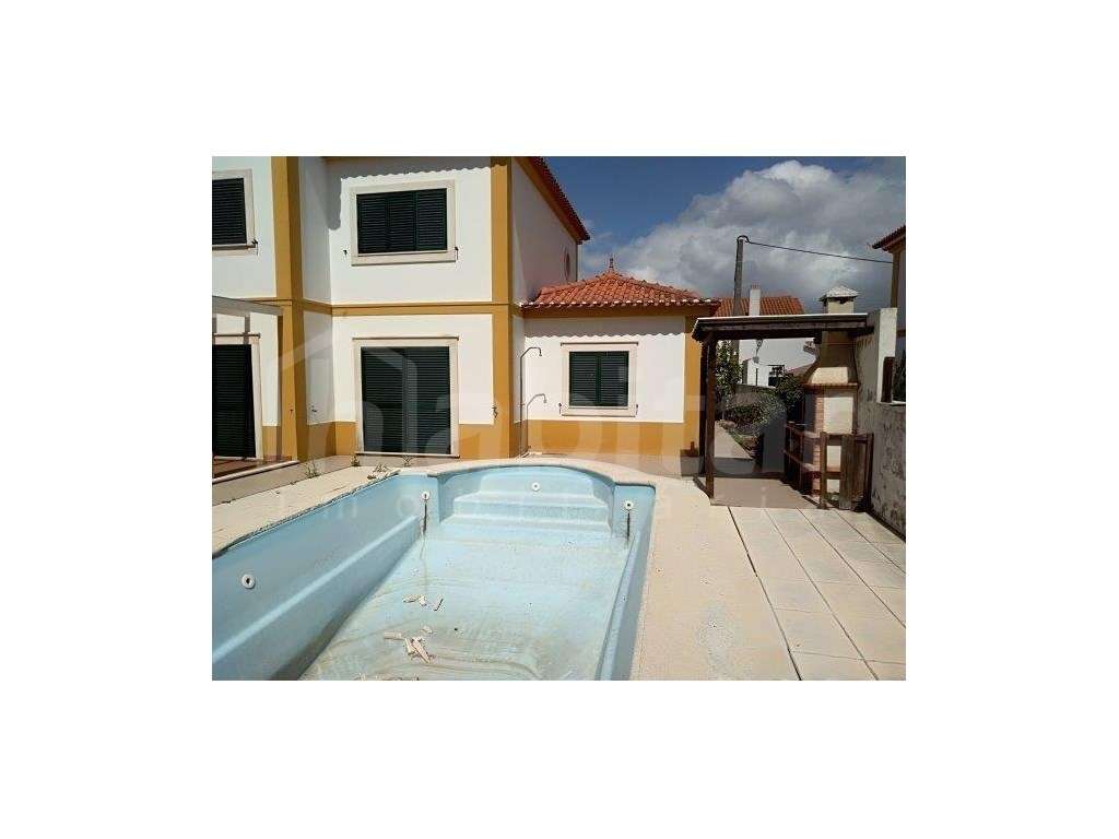 Moradia T3 com Piscina
Uma Oportunidade Única de Investimento! - Grande imagem: 5/26