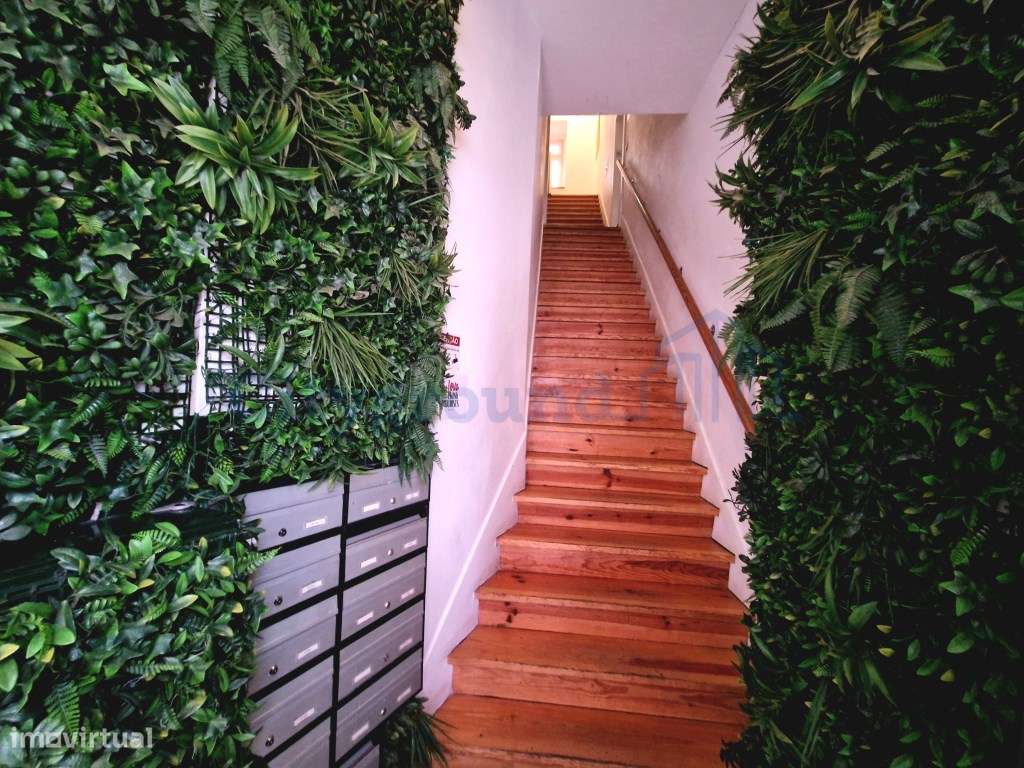 Apartamento T3 na Rua dos Fanqueiros, com vista para o Castelo de S...-24