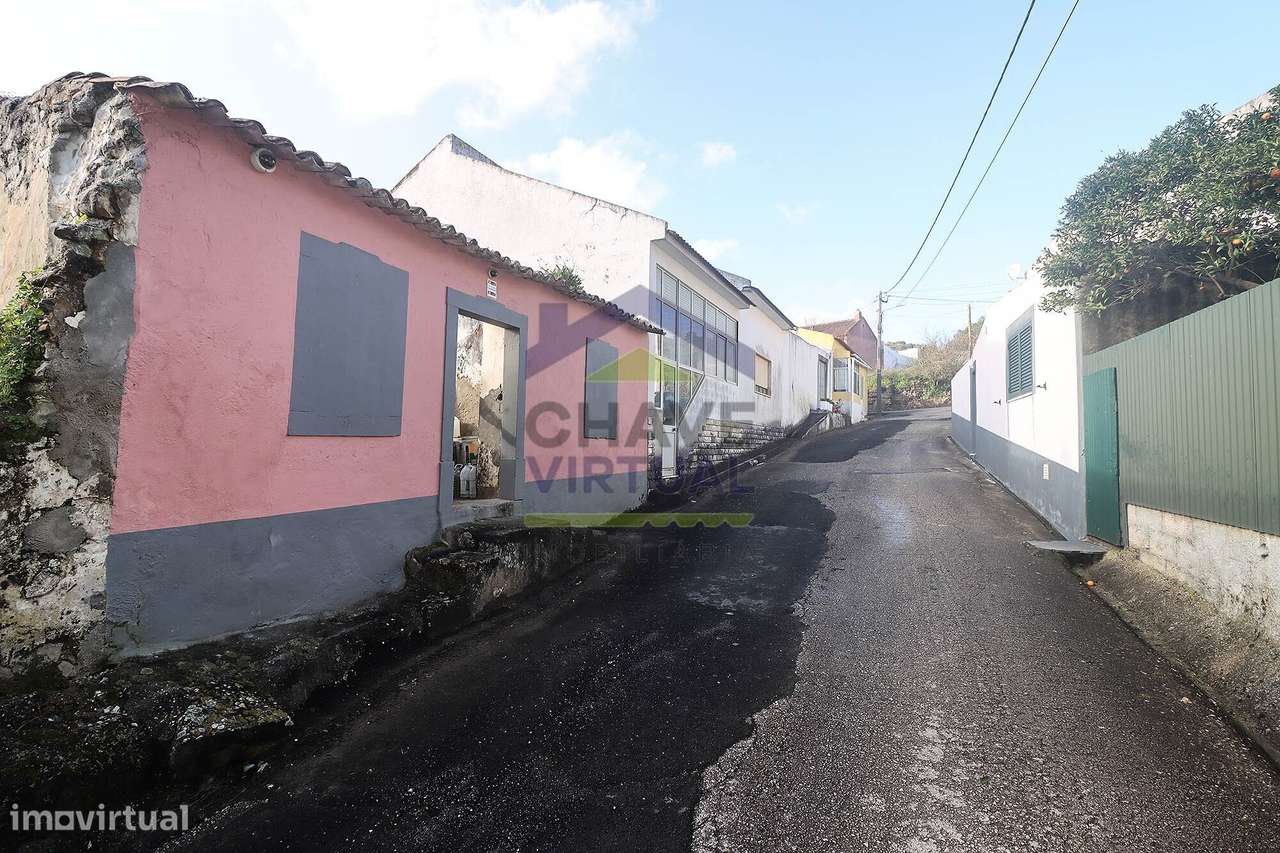 Moradia V2+1 com Terreno e Garagem - Delgada, Bombarral-33