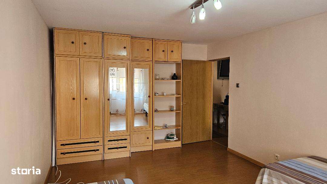 Apartament 2 camere decomandat 52 mp, central-Cetate-5