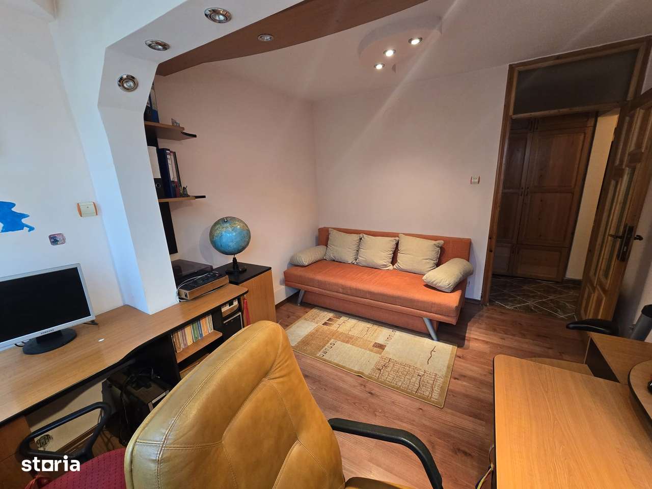 Reșița, apartament 4 camere, 98 mp, etj. 2, Govândari, zona Micro IV-13