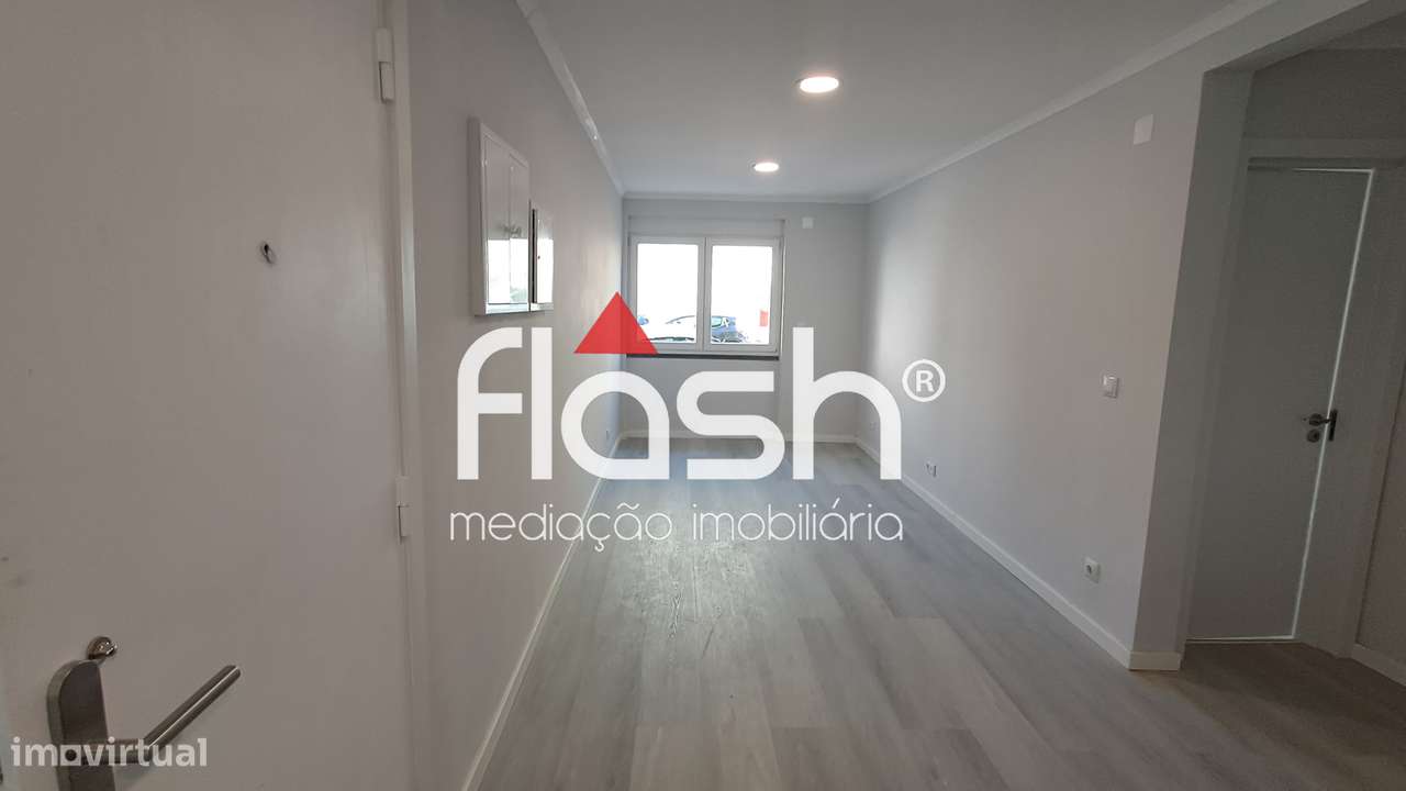 Apartamento T2 Remodelado em Benfica-8