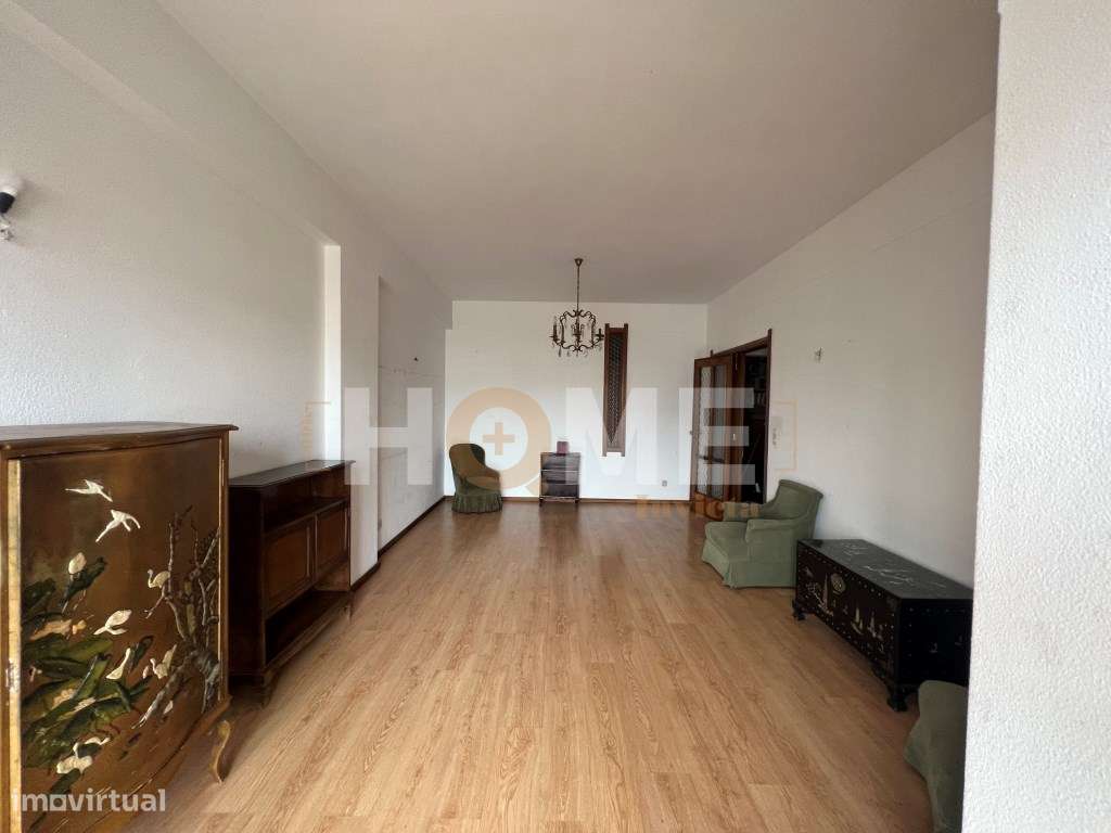 Apartamento T3+1, com varanda à Av. Fernão de Magalhães- Bonfim- Porto-48