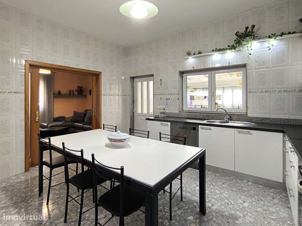 Moradia c/ Espaço Comercial e Alojamento Local em Rio Mau Vila do C... - Grande imagem: 5/36