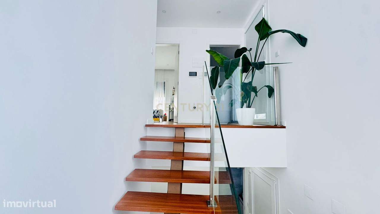 Moradia Geminada T4 em Caneças, Moderna e com excelentes acabamentos - Grande imagem: 5/59