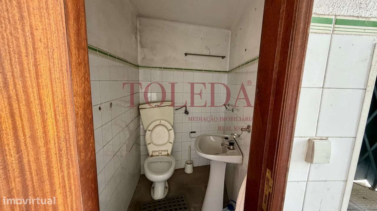 Habitação com Adega com possibilidade de alteração-11