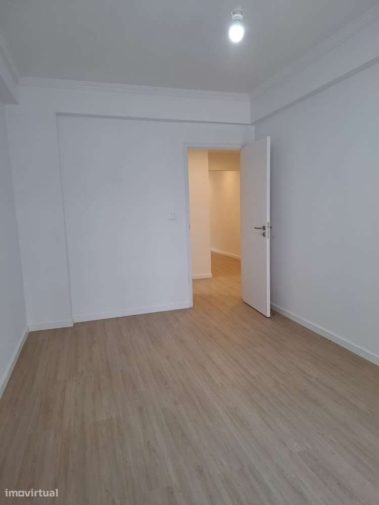 Apartamento T2 com elevador em Sintra-12