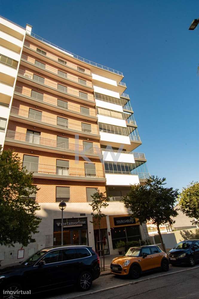 Luxo Raro nas Colinas do Cruzeiro – T3+1 com Mega Box e Terraço Privad-58