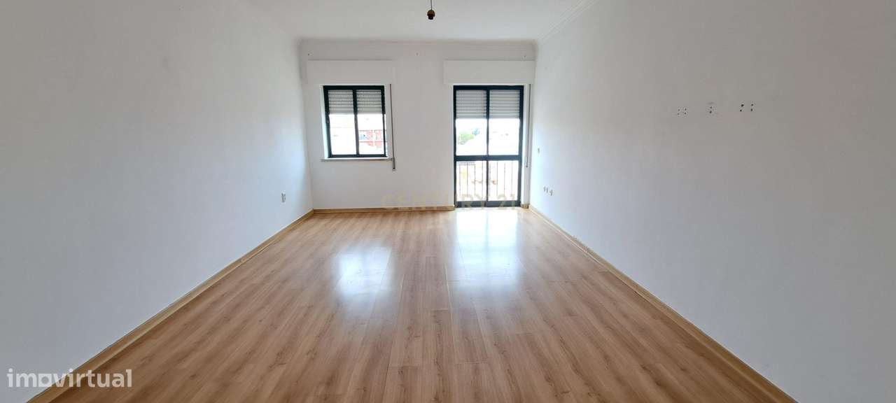 Apartamento T3 e arrecadação com 131m² na Moita - Grande imagem: 2/17