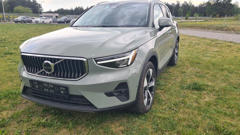 Volvo XC40 B5 AWD Ultimate Dark 2025
