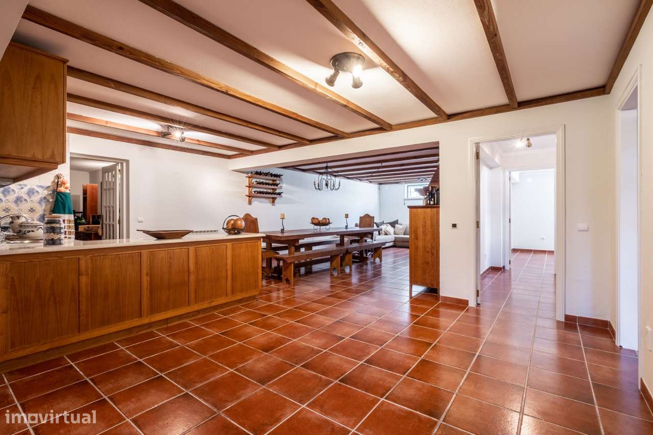 Luxuosa moradia, T5 com piscina e jardim em Pedrulheira-Marinha Grande-32