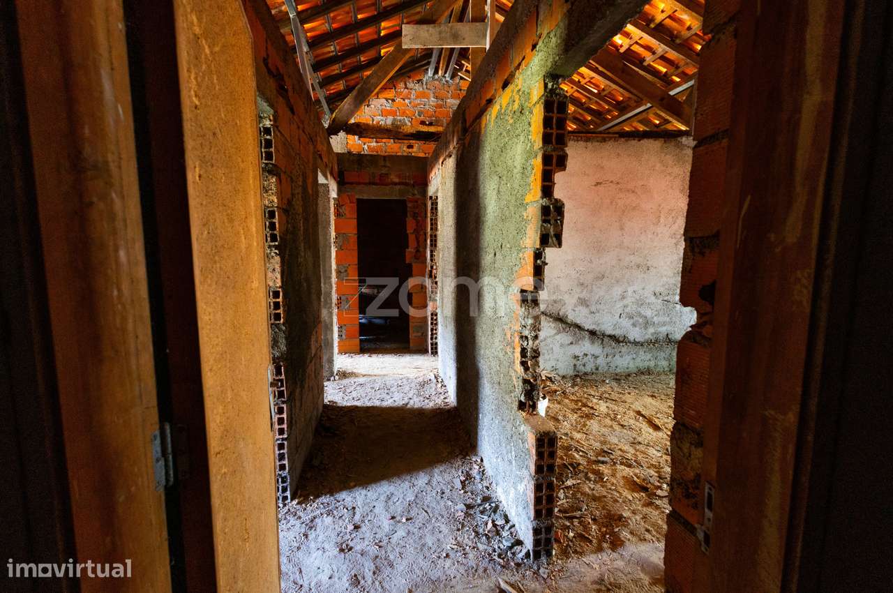 Prédio 4 Pisos |Loja|Garagens| Centro Arganil | Investimento-39