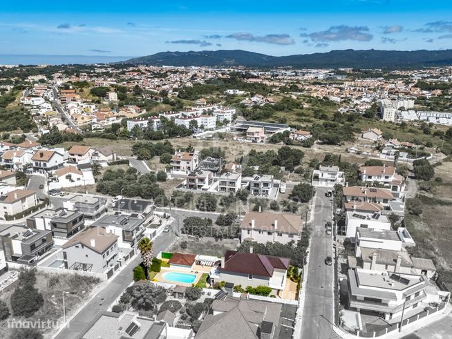 Moradia T4 + 1 com jardim e piscina, em Bicesse, Cascais-53
