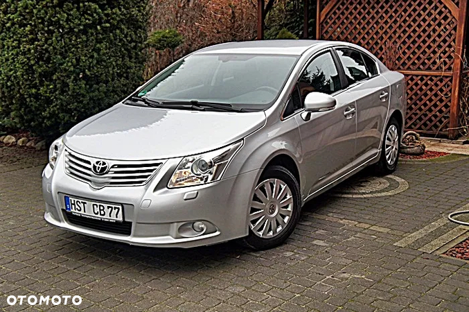 Toyota Avensis 1.8 Active - 9