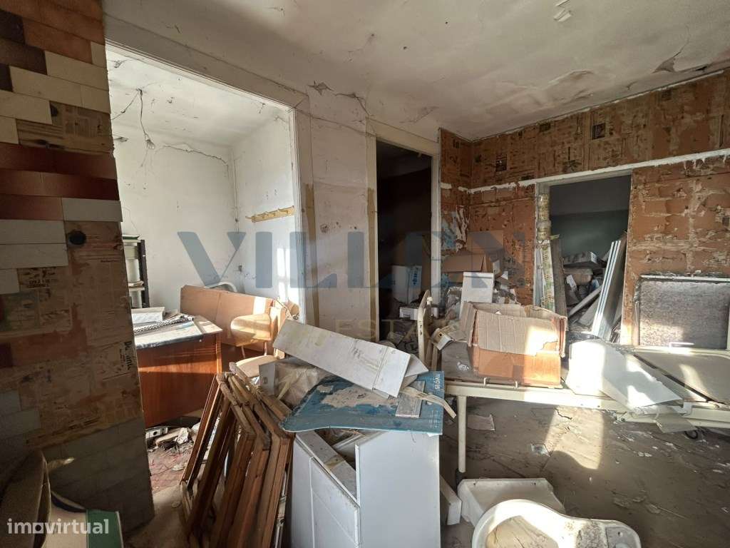 Moradia para Restaurar com 2.590 m² de Terreno, Privacidade e Excel...-25