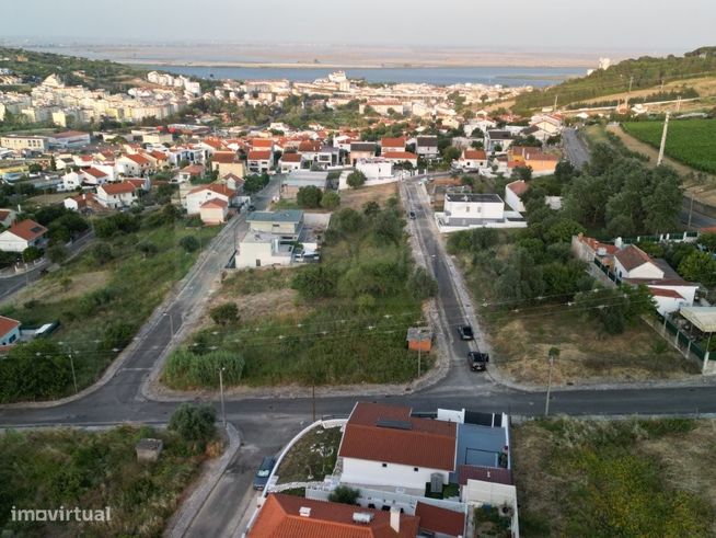 Moradia Térrea T2+1 com Vista Rio em Alhandra-47