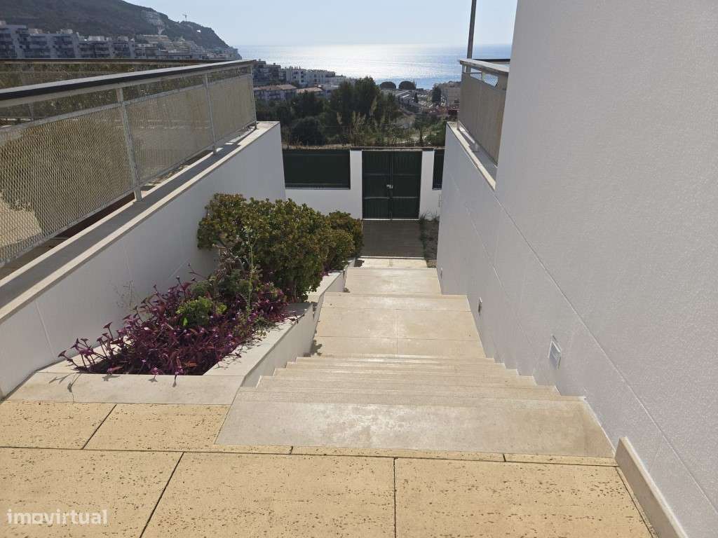 Moradia T5 com Terraço e Piscina-11