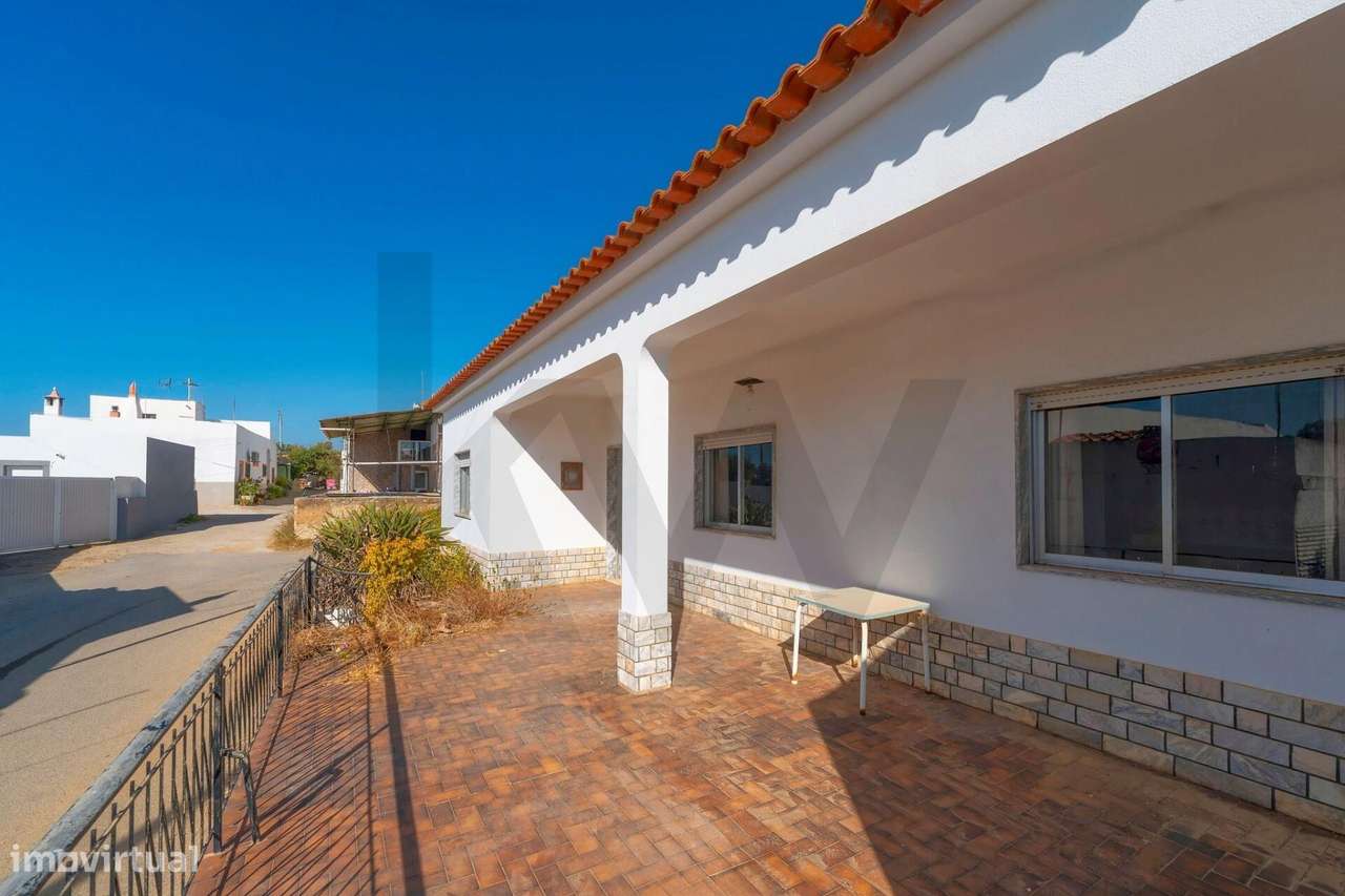 Moradia T4 com Terreno de 8480m2 em Bela Salema-3