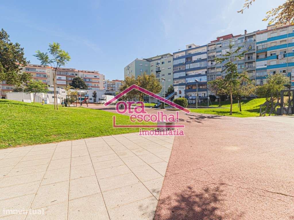 Apartamento T3 com 96 m2 Remodelado na Torre da Marinha - Seixal!-16
