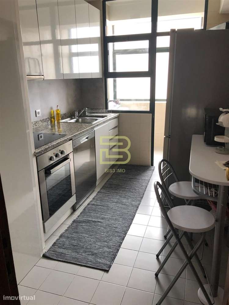 Apartamento T2 Mobilado - Localização Premium no Coração de Vila Nova-16
