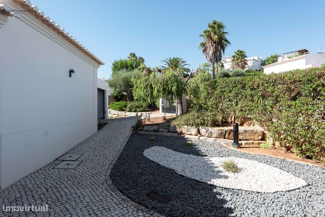 Moradia Térrea T4 Isolada em Albufeira – Um Refúgio de Luz, Conforto e-40