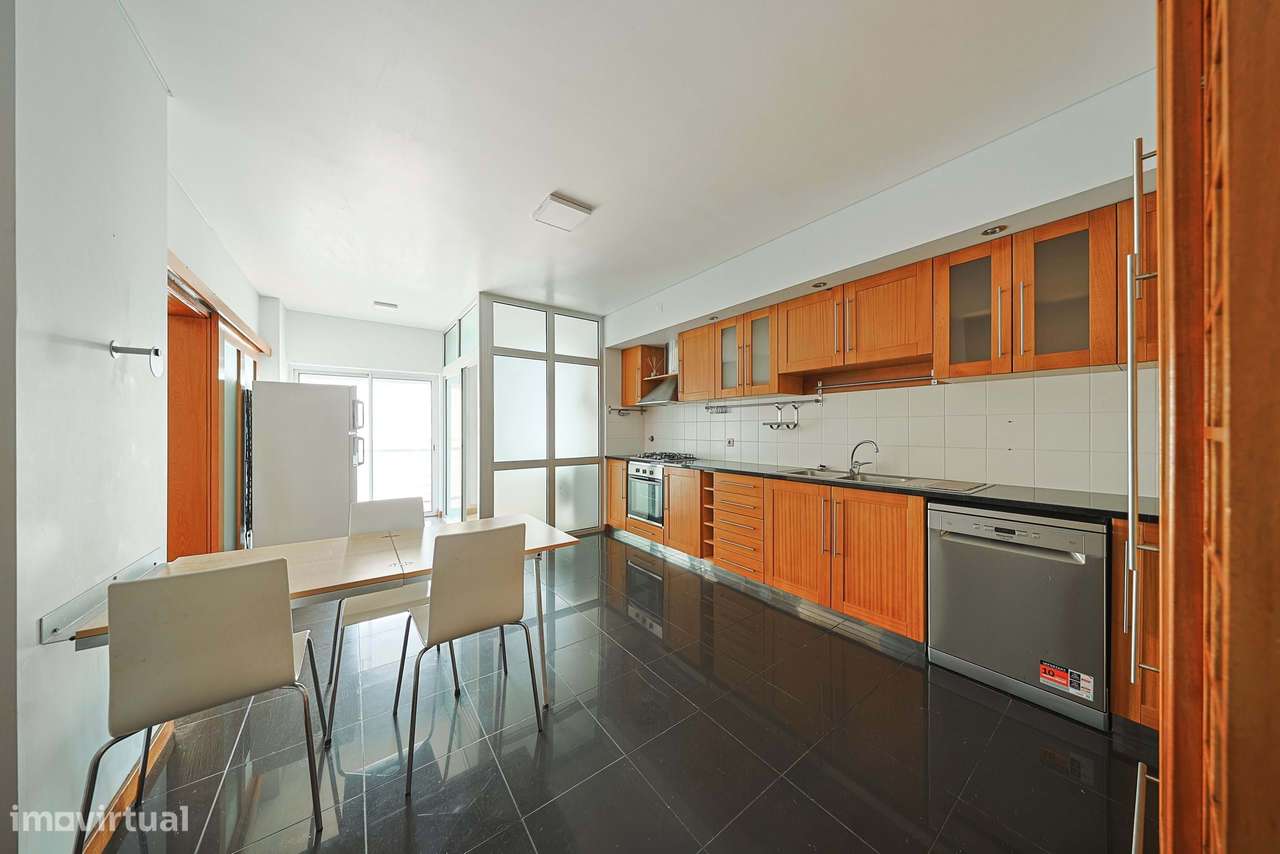 Apartamento T3 na Avenida D. João III para venda-14