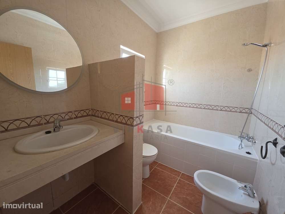 Moradia T4 com Piscina em 900 m2 de lote-13