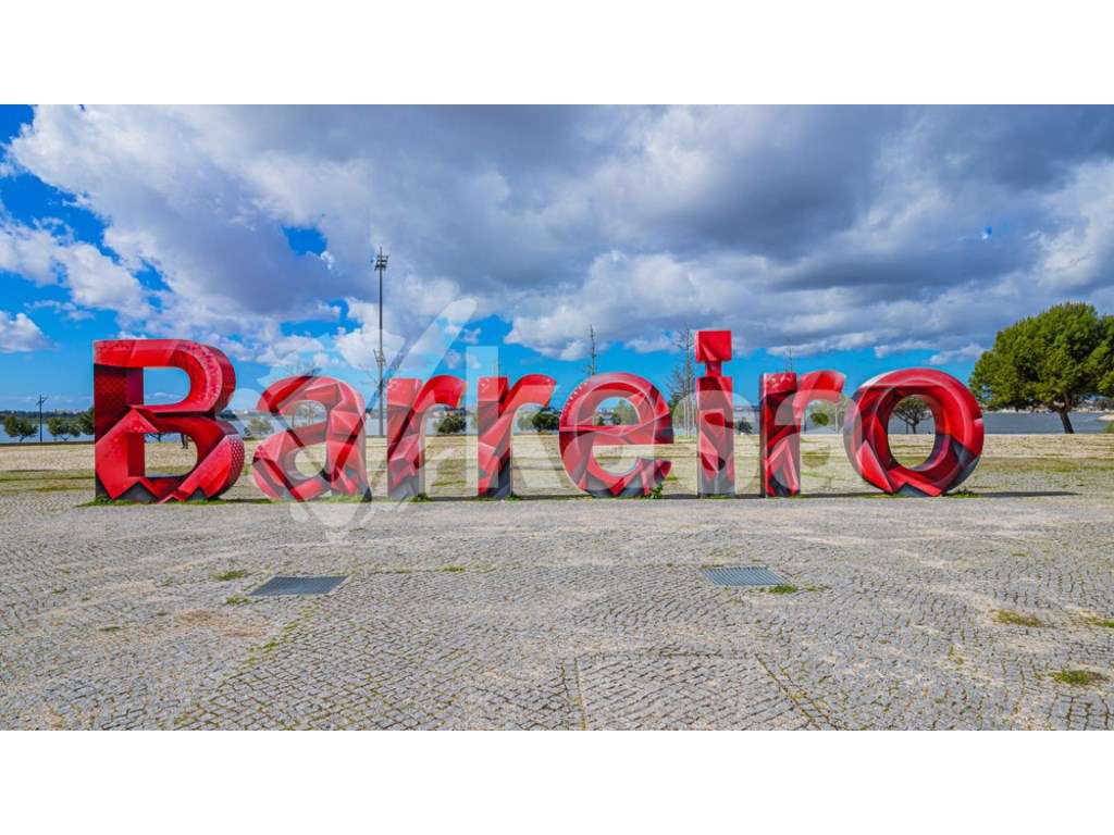 Viva no Coração do Barreiro - T3 Duplex Moderno e Funcional-8