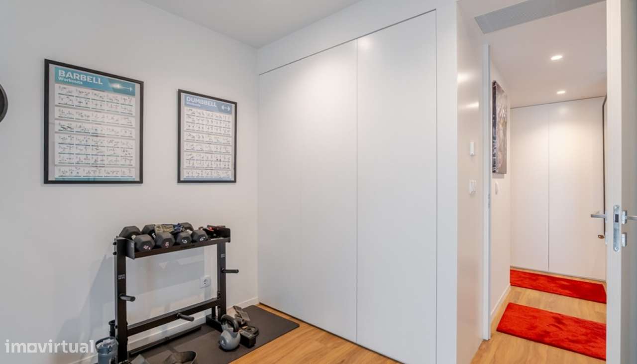 Apartamento T3 com varanda e vistas desafogadas em Leça da Palmeira-20