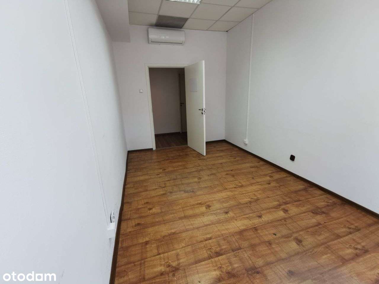 Obiekt handlowo-biurowy 3020m2 na sprzedaż-7