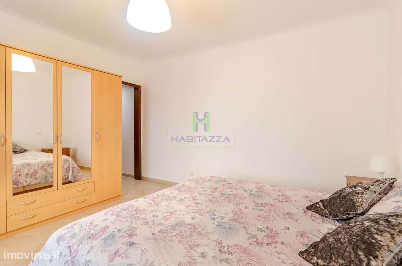 Apartamento T3 no último Piso, com 3 Frentes e Vistas Desafogadas em L-22