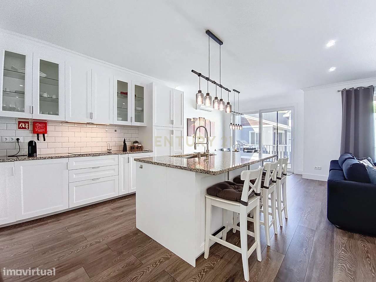 Moradia Moderna com Piscina + Apartamento Independente | Construção 20-11