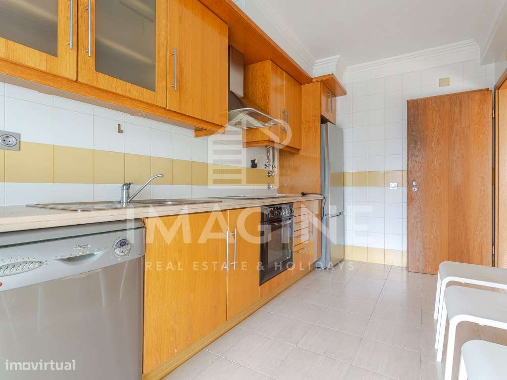Apartamento T1 com excelentes áreas e parqueamento exterior privado...-17