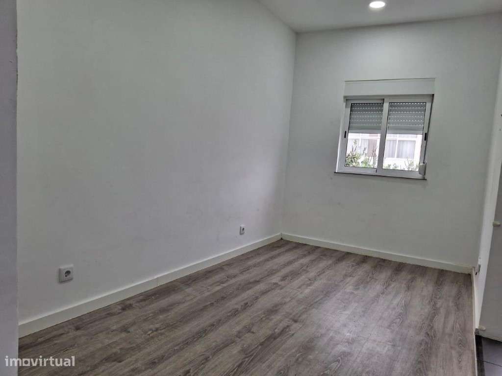 APARTAMENTO T1+1 NA RUA 26 DE JANEIRO - BAIXA DA BANHEIRA-5